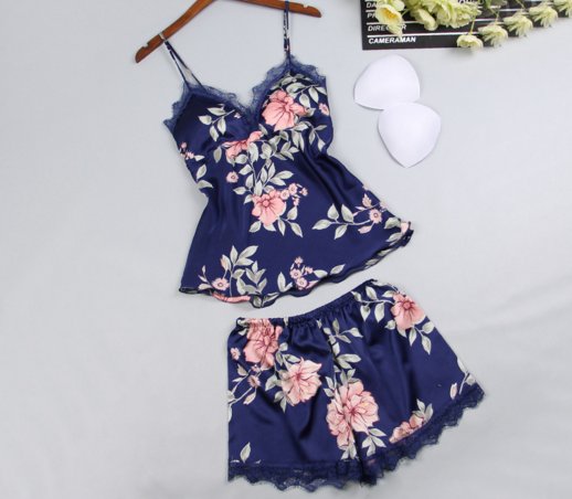 老公嫌弃老婆土，老婆穿上睡衣后顿时傻眼