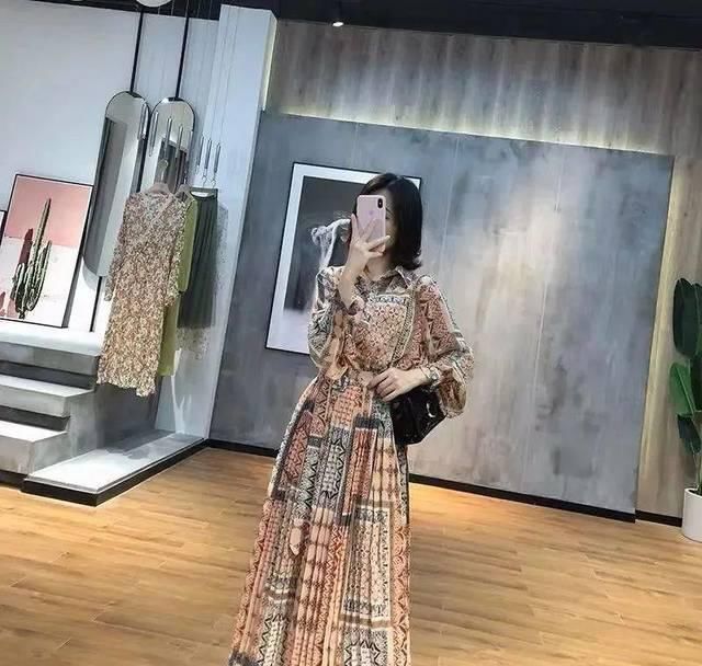  春夏：如何用材质与花色，打造春夏最in的自己？