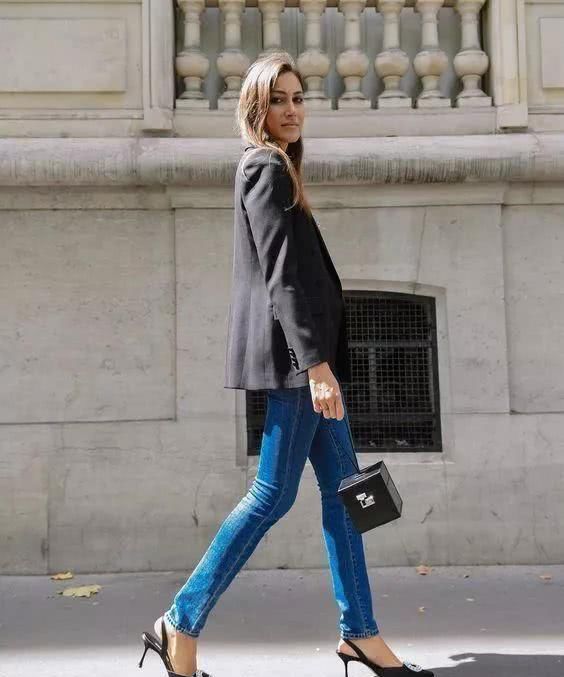  「羊蹄」职场女人咋选西服？羊蹄袖西服时尚潮流显年轻，给你变成时尚潮流大咖
