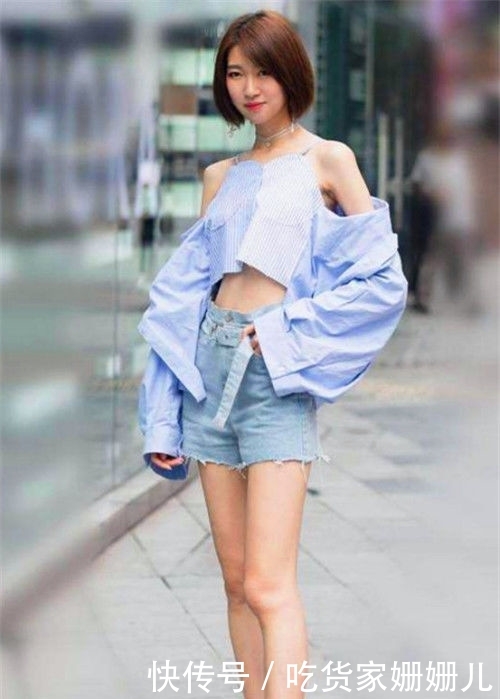 [美女]街拍：美女身穿黑色镂空长裙，长发披肩，充满时尚气息
