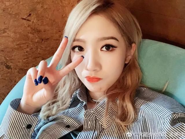 眼妆对于女生有多重要？看看整容级别的王菊就知道