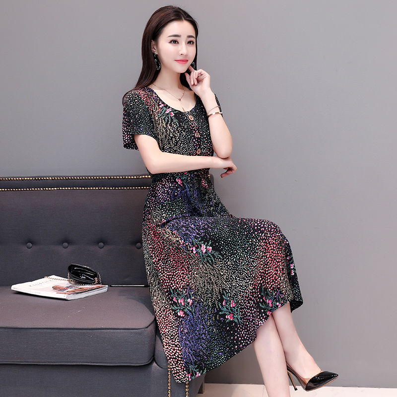 妈妈穿这样的连衣裙出街，时尚优雅，端庄显气质，看着年轻10岁