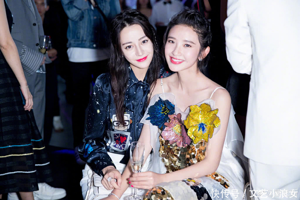迪丽热巴的三个闺蜜:个个都美若天仙,最后一位很是意外!