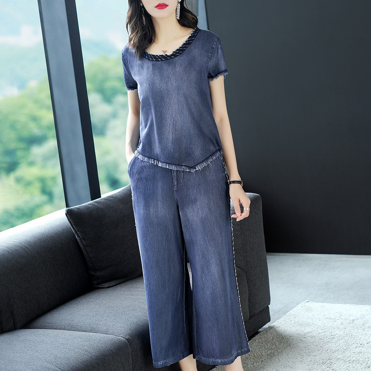 忒嫩了!大嫂这样穿，去补习班接7岁侄子，老师以为是姐弟