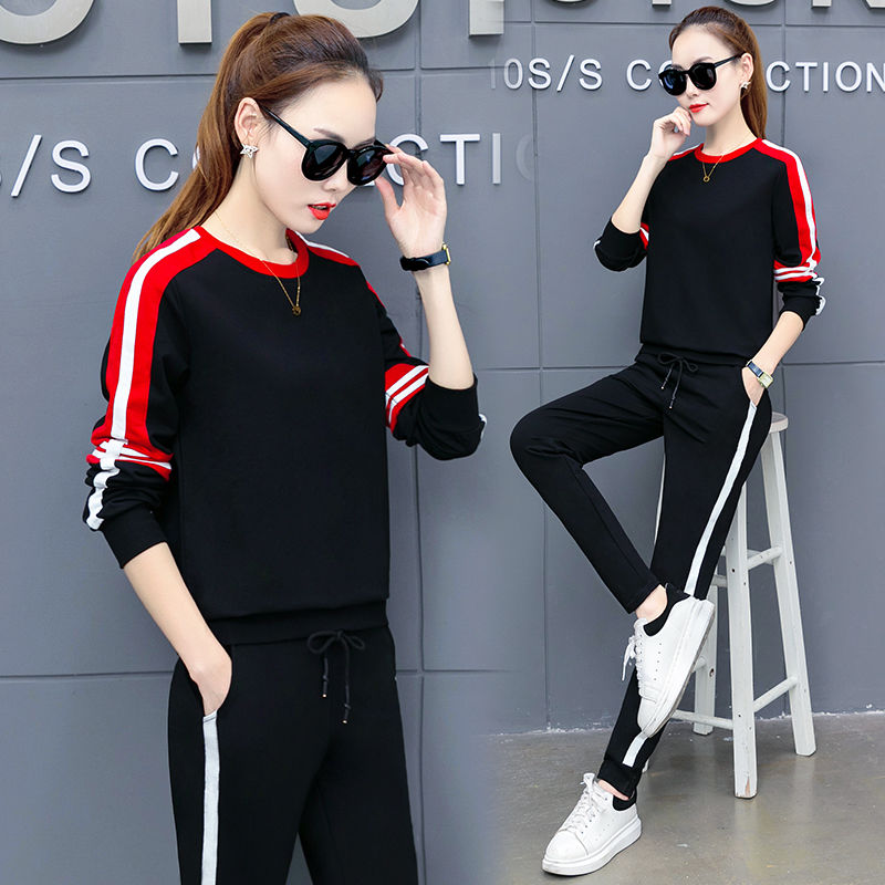 今年流行的运动套装，穿上年轻15岁，上身减龄洋气美极了