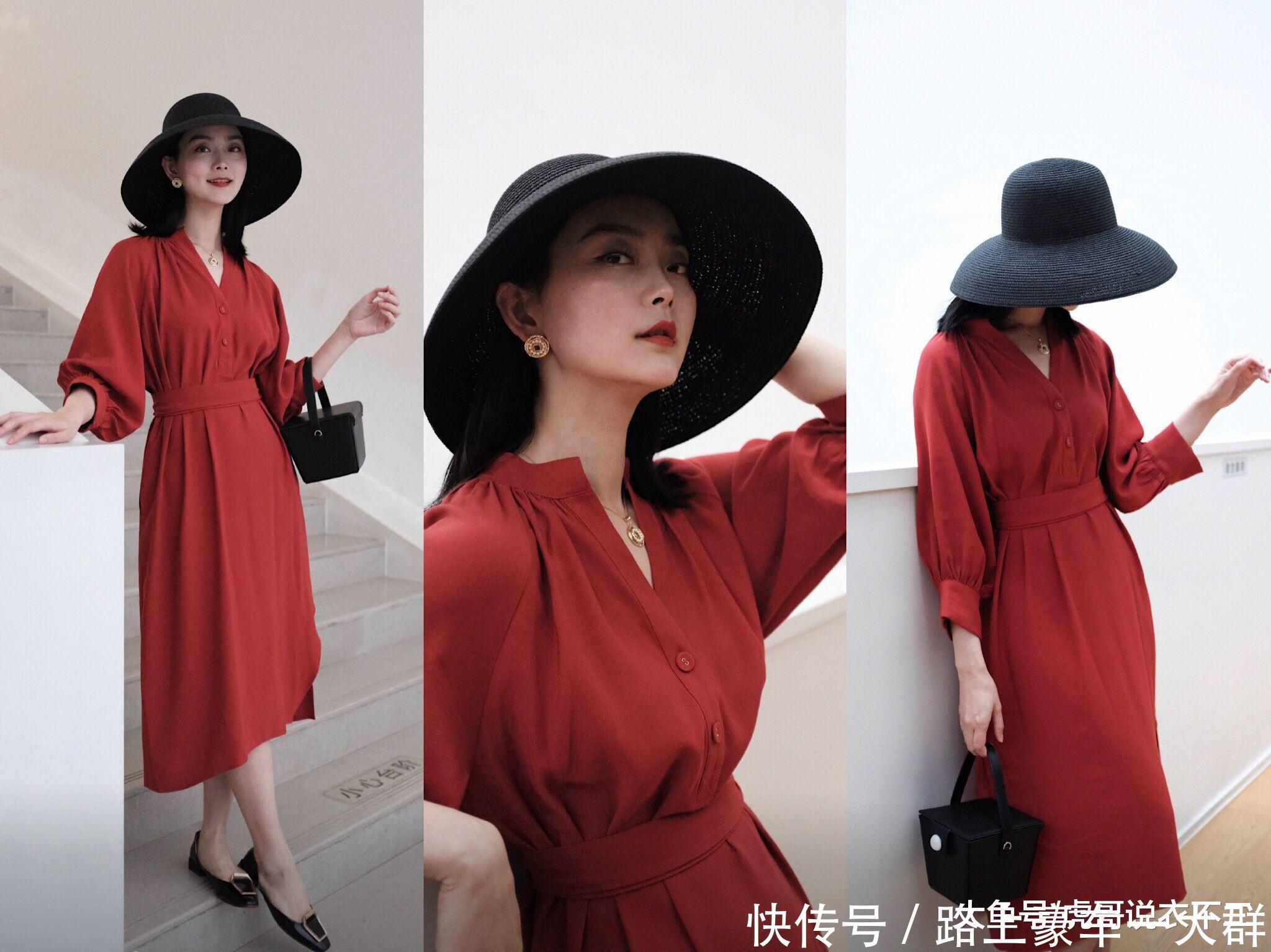  『蓝色』女人到五十岁别穿总穿旧衣服，这些优雅知性的款式，女儿们多看看