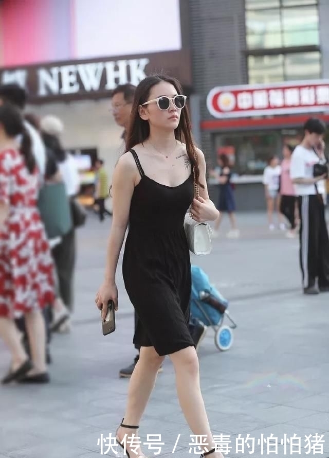黑色|高跟鞋搭配一字肩,优雅中更显性感魅力