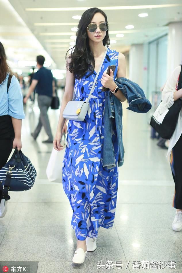 韩雪高开衩连衣裙秀美腿，暖心打招呼礼貌满分！