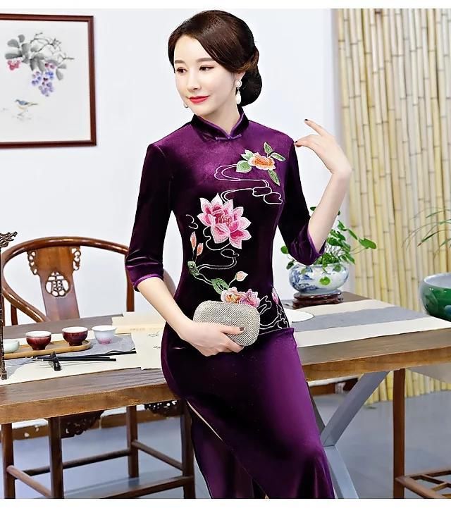 刺绣莲花丝绒旗袍，曼妙舒心，秋季复古范儿美服！