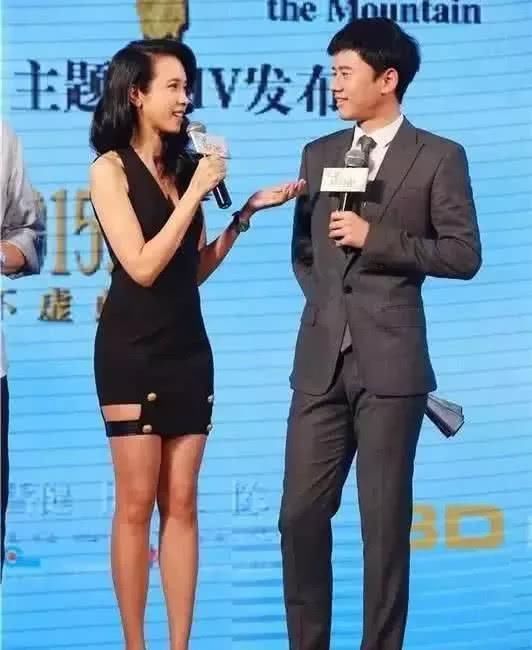 49岁莫文蔚，活出了18岁女人最想暴露资本，这腿保养让人佩服