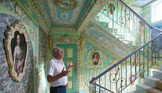 乌克兰退休老人耗费16年建宫殿,精美程度堪比凡尔赛宫!