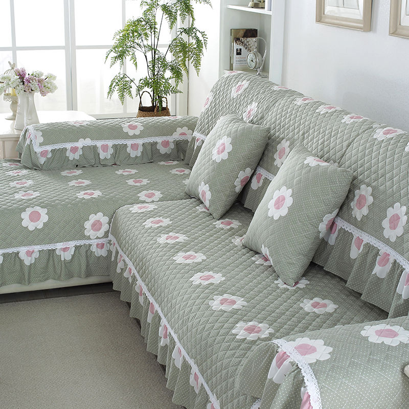 别傻傻用床布盖沙发，太土了!如今流行这样的新花样，耐用还美观