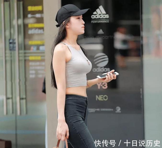  「线条美」街拍演绎线条美的女子，曼妙的身姿，凹凸有致特迷人
