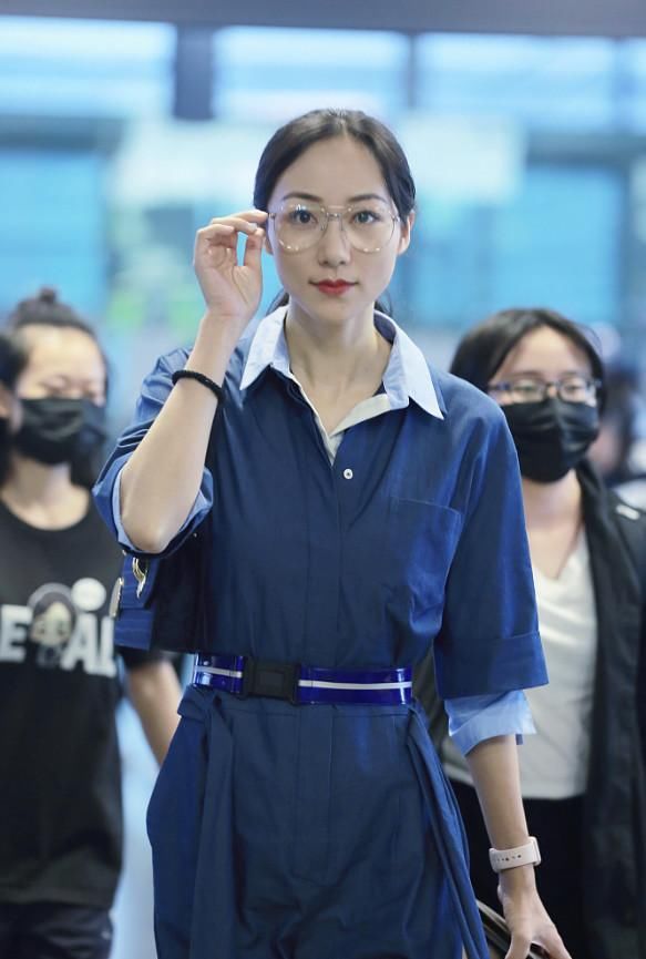 本以为韩雪穿连体服够完美了，可看到蓝盈莹后才知道什么叫气质！