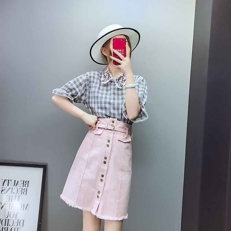 爱穿超短裙的美眉来福利了!瞧瞧下图女人这样穿，防走光太迷人