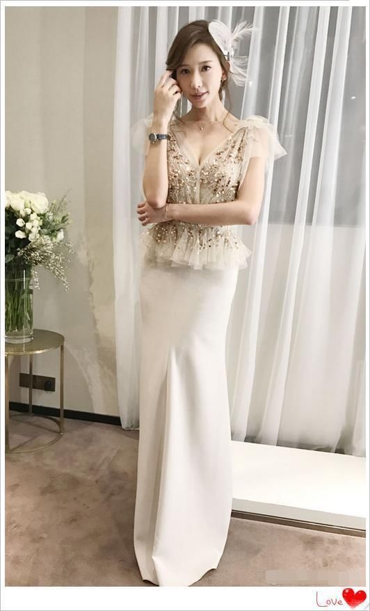 林志玲为扮嫩，43岁穿23的衣服，结果却被凸起的小腹出卖了自己!