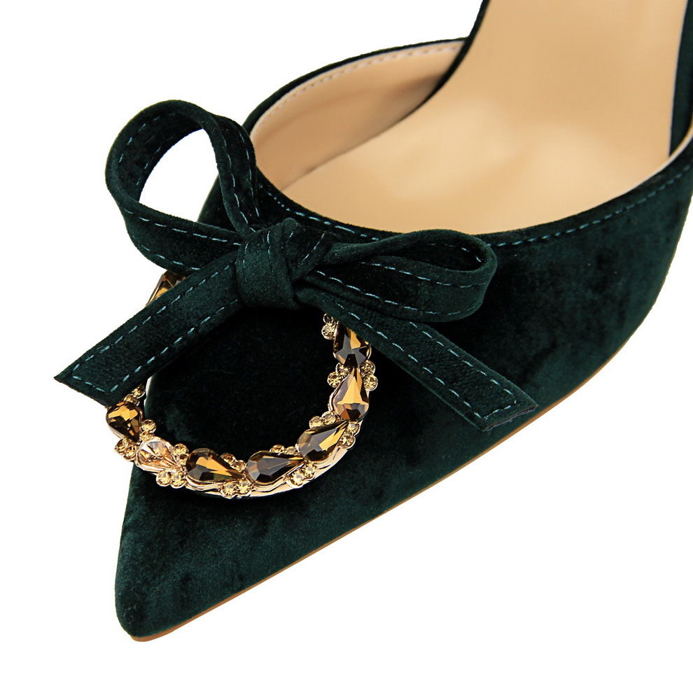 义乌造“平底鞋”一炮红后，又一批高跟鞋上市，太有品位太高端