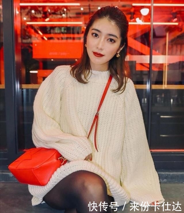 冬天■冬天不能穿裙子?羽绒服配裙子保暖又时尚,时髦的女人都这样搭配
