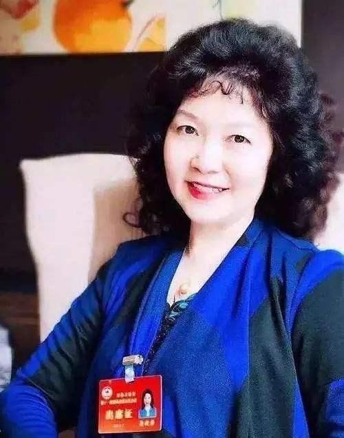 假疫苗事件曝光之后，公司老总家庭被扒，儿子儿媳很热衷于炫富