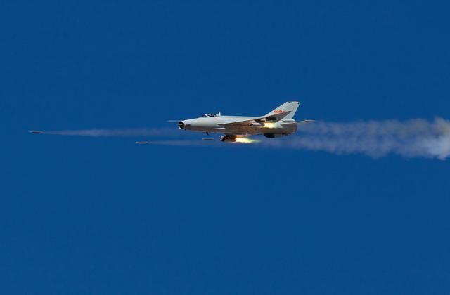 中国歼7战斗机和59坦克谁先退役?魔改续命模