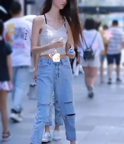  #底裤#打底裤穿出多变的风格,整体感非常优雅,挺拔有型