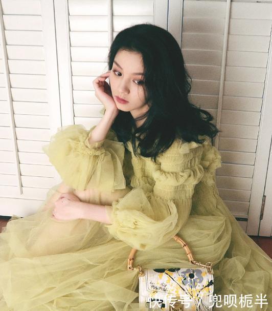  「黄色」春夏真是女神范十足，一抹黄色纱裙尽显优雅气质，美出新高度！