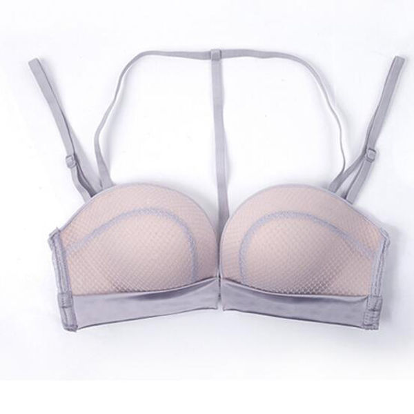 传统文胸快扔了，流行“3D文胸”，深V聚拢零束缚，女人味十足