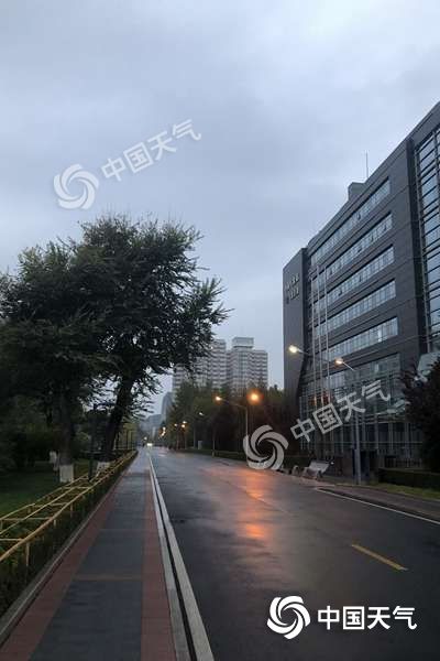 【北京马拉松】北马正式开跑 北京上午仍有雨注意道路安全