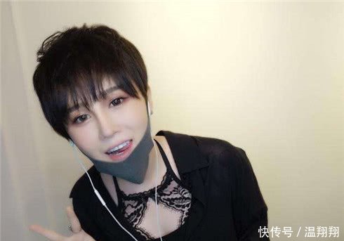 赵本山女儿球球玩直播不为钱,为打造形象,后台