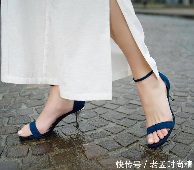『女性』简约气质的高跟凉鞋,一字带设计散发女性的魅力风情