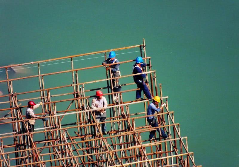 工地上的架子工真的能月薪上万 农民工告诉你