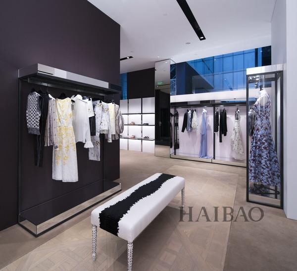 詹巴迪斯塔瓦利  2018早秋女装系列媒体预览：徜徉于高雅的艺术天