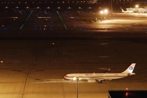 晚上的飞机票比白天便宜,为什么没人愿意坐?看完长见识了!