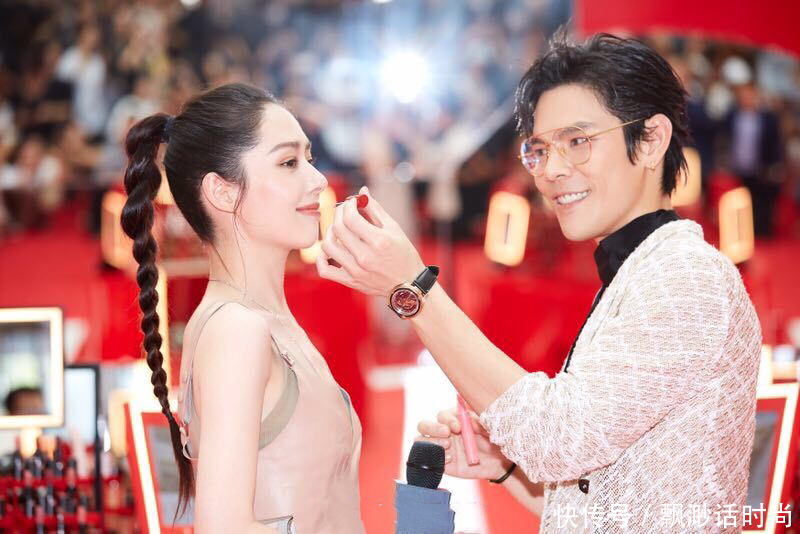 【 向佐】向佐丝巾配西装却有点“娘”，郭碧婷吊带背心配阔腿裤性感霸气