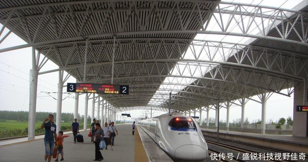 中国最“不靠谱”的火车站自己的火车站，却还要坐大巴回家