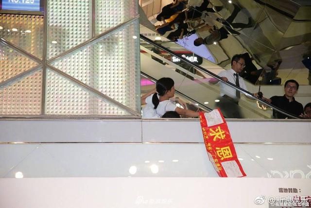 古天乐遭遇道德绑架?一女子企图跳楼求借100万?网友:太吓人