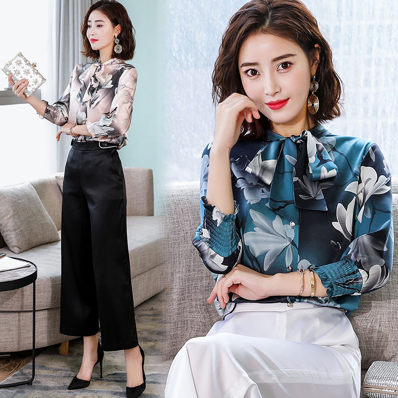 真丝裙扔了吧!刚上架的“秋小衫”，特适合80后女人，减龄显嫩