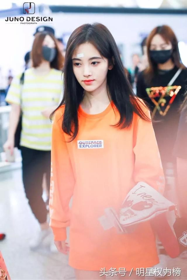 女明星私服PK，穿搭效果最佳的竟是她？