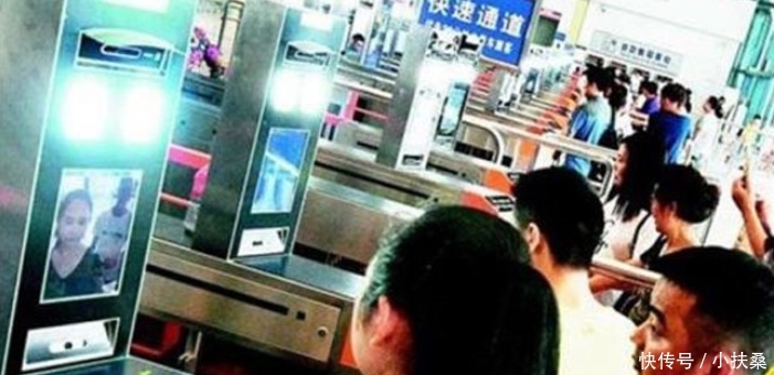 明年起高铁将实现无票乘车, 旅客直呼: 早该如此了