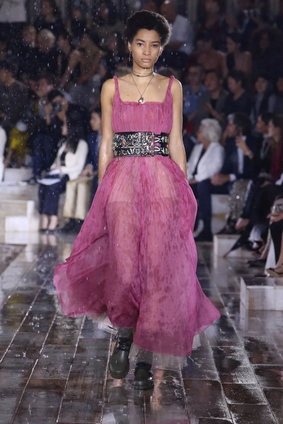 仙气十足的“蚊帐裙”，赵丽颖、郑秀妍、林志玲已经穿得不亦乐乎