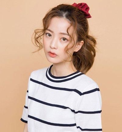 让你的马尾辫更加时髦漂亮的扎发小技巧！