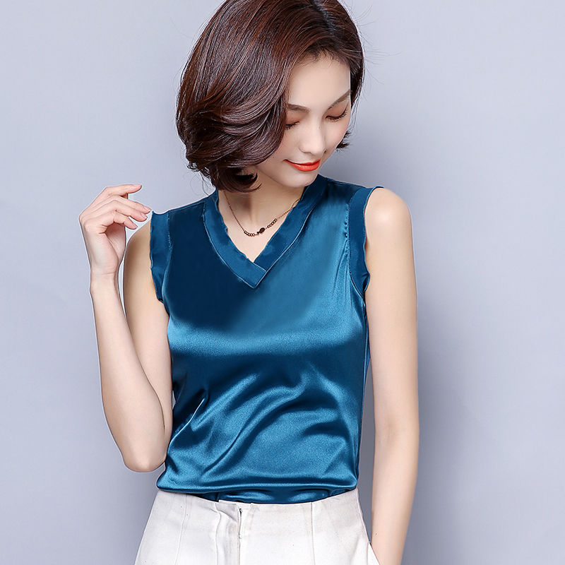 如今30岁的女人真会穿,不穿外衫直接穿这打底衫,身材真的很赞