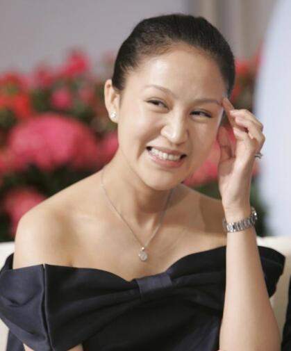 鲍蕾晒和丈夫陆毅的大学照,终于明白陆毅为何宠了她20年了 - 天下事