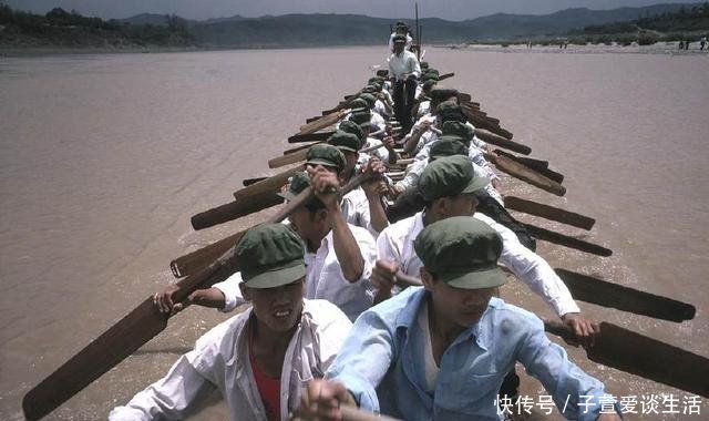 高清老照片80年代初的中国，有些场景已消失有些场景让人难忘