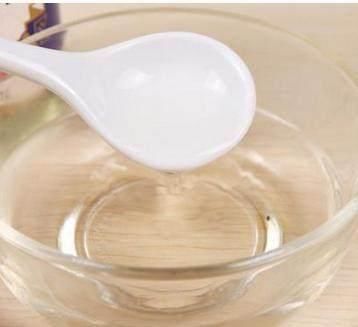 轻易不要小瞧“它”一夜起来在看自己的祛斑，瞬间砸镜子恍若二人