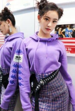 祝绪丹真是太会玩了，竟用“U盘”做耳环！肯定是迪丽热巴教的！