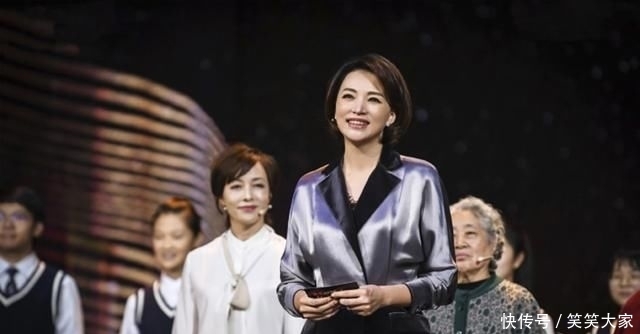 「 气质出众」董卿优雅许晴温柔惹人爱,47岁央视一姐董卿撞衫51岁性感女神许晴