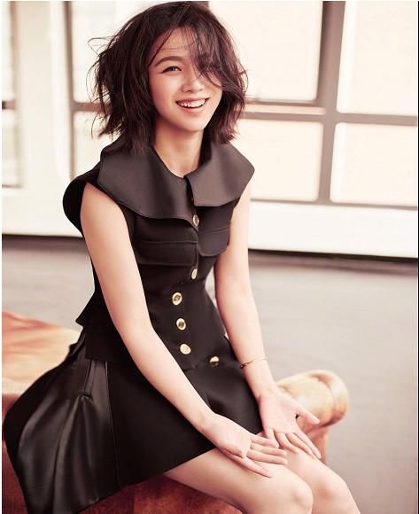 零绯闻女星汤唯，一件吊带连衣裙温婉又性感