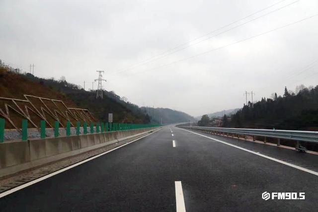 今天，湖南有段高速通车了