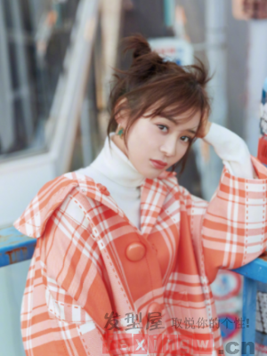 夏季街头风女生休闲及肩发 一起流浪去寻找心中的橄榄树